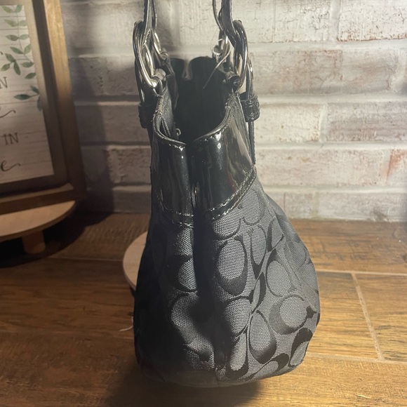 Coach Purse!!! - Picture 4 of 6